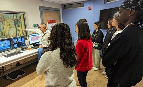 Learning Sciences students visit fMRI facility